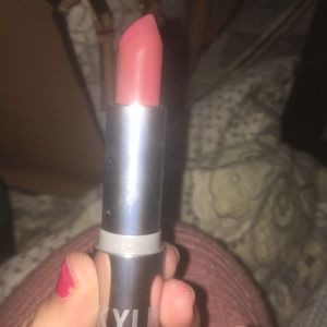Kylie Jenner lipstick in TRUFFLE